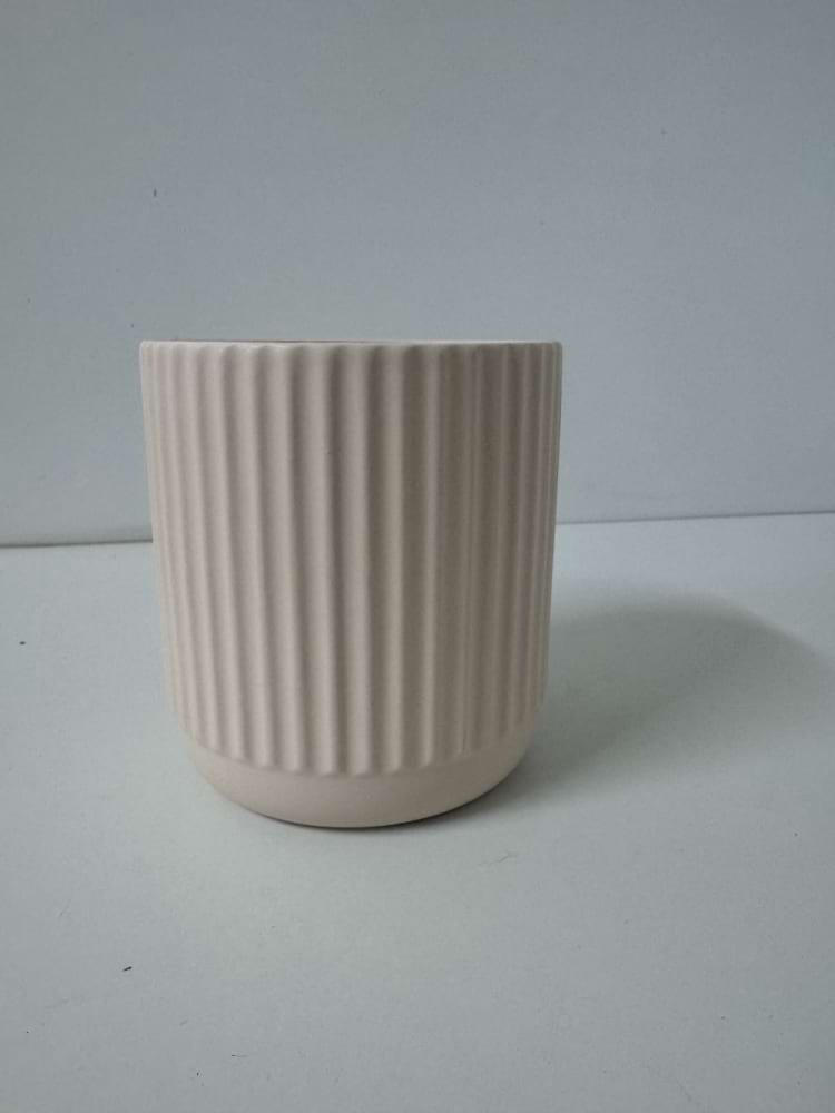 Short cylinder vase ribbed in White 