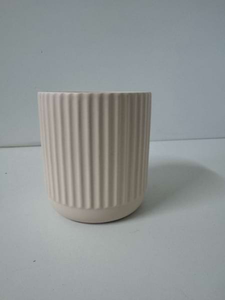 Short cylinder vase ribbed in White 