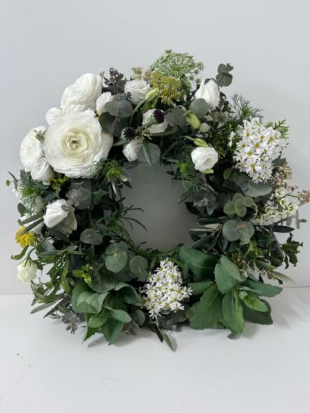 A Delicate White Wreath 
